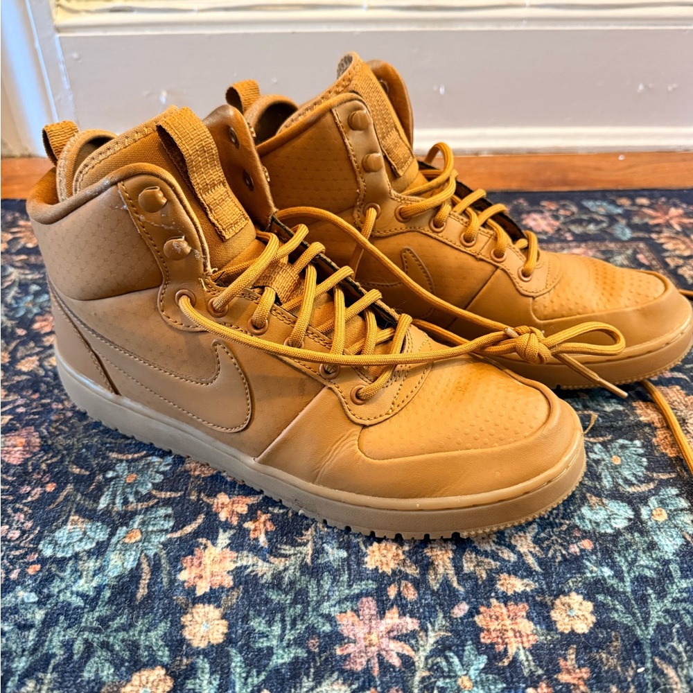 Nike Men's Wheat High-Top Sneakers 9.5 Men’s